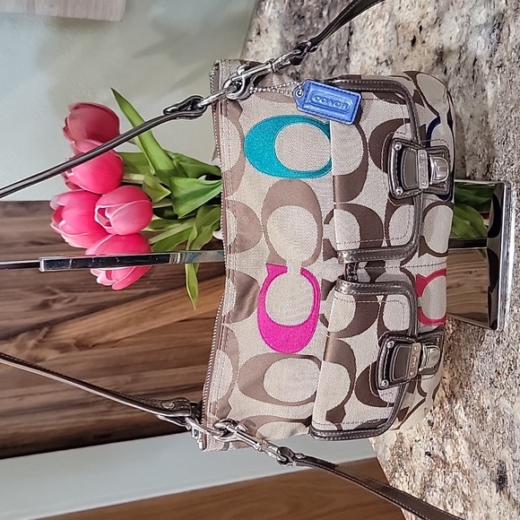 Coach Handbags - COACH EUC POPPY KHAKI EMBROIDERED SIGNATURE SHOULDER HANDBAG